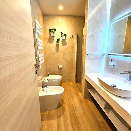 Astoria Supreme - Modern Boutique Bed & Breakfast